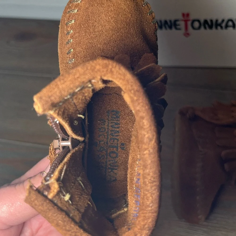 Minnetonka Moccasins Beown Leather/Suede NEW! Baby Size 1. New in Box!!